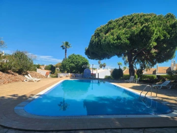 Moradia T4 para Venda em Albufeira e Olhos de Água