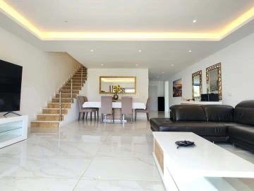 Moradia T4 para Venda em Albufeira e Olhos de Água