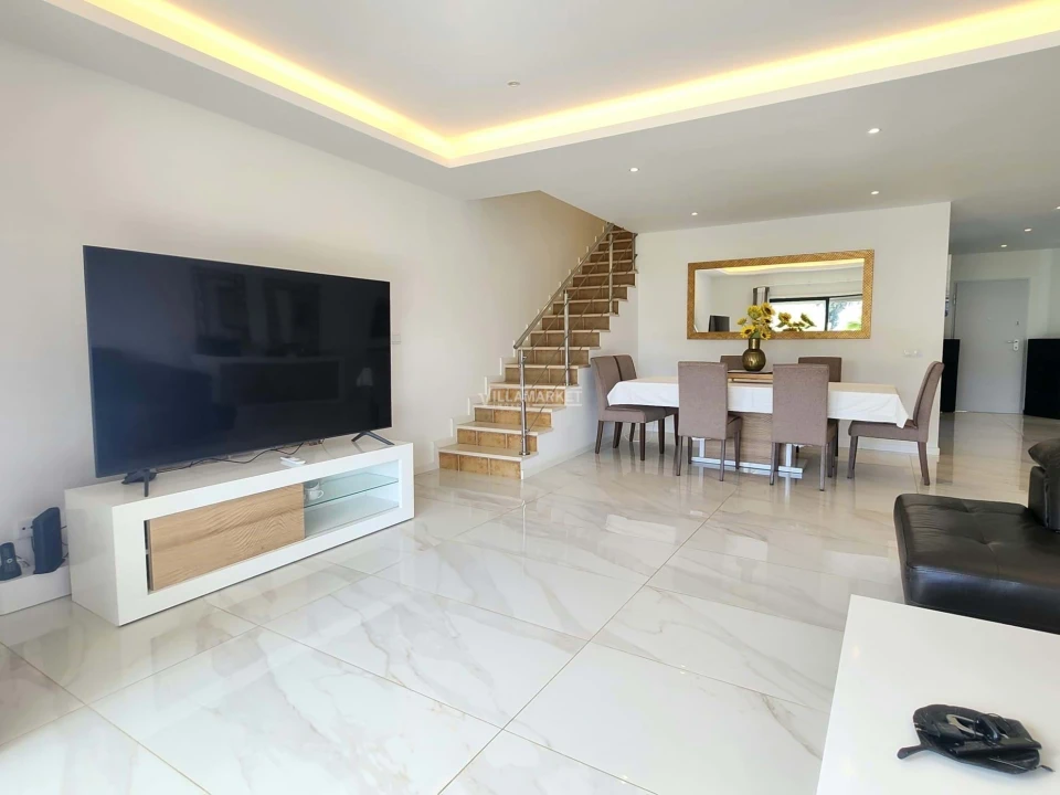 Moradia T4 para Venda em Albufeira e Olhos de Água Foto 12