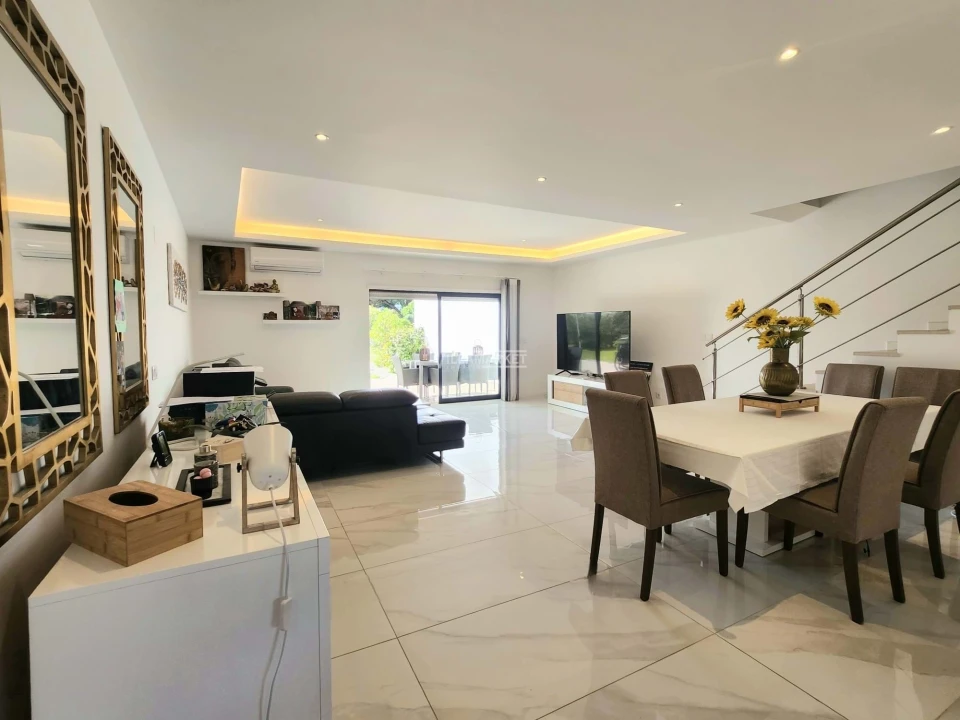 Moradia T4 para Venda em Albufeira e Olhos de Água Foto 8