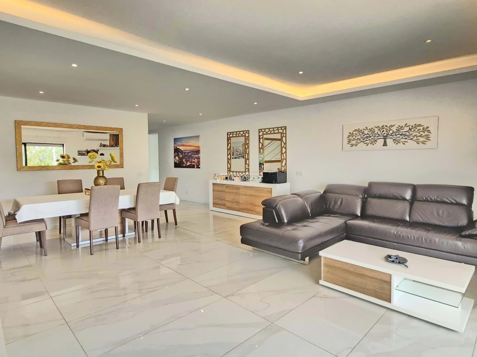 Moradia T4 para Venda em Albufeira e Olhos de Água Foto 3