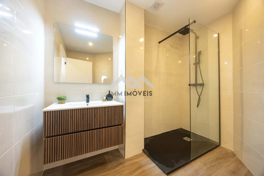 Apartamento T2 para Venda em Fânzeres e São Pedro da Cova Foto 4