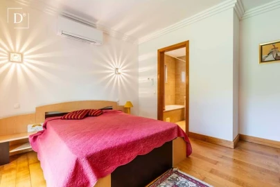 Moradia T4 para Venda em Albufeira e Olhos de Água