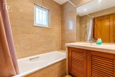 Moradia T4 para Venda em Albufeira e Olhos de Água