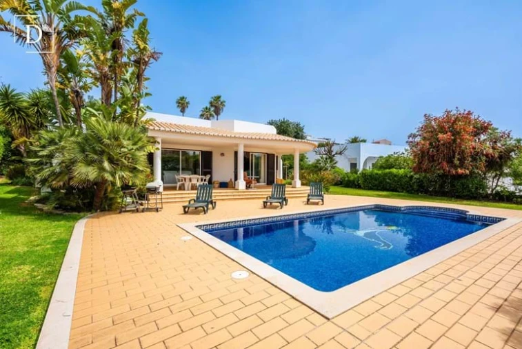 Moradia T4 para Venda em Albufeira e Olhos de Água Foto 4