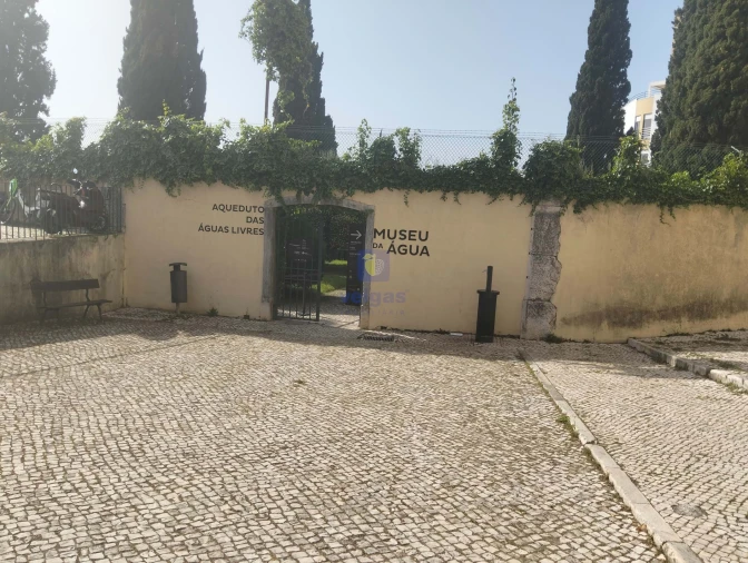 Apartamento T2 para Venda em Campolide Foto 10