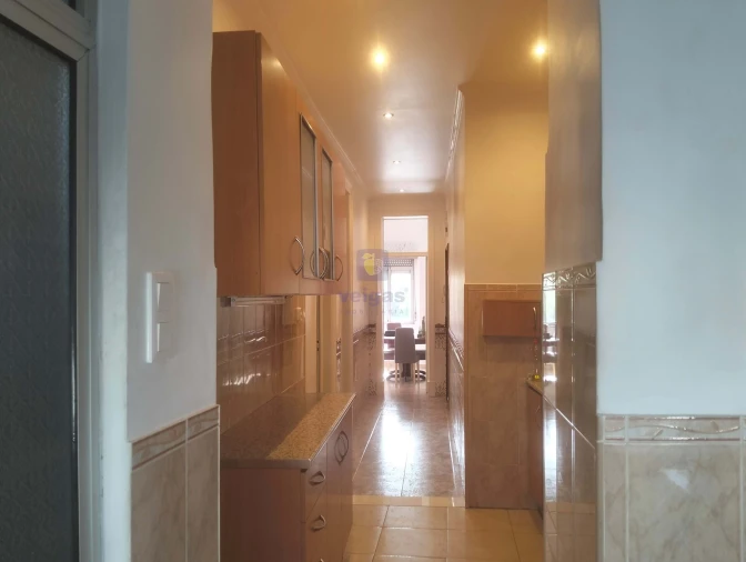 Apartamento T2 para Venda em Campolide Foto 4