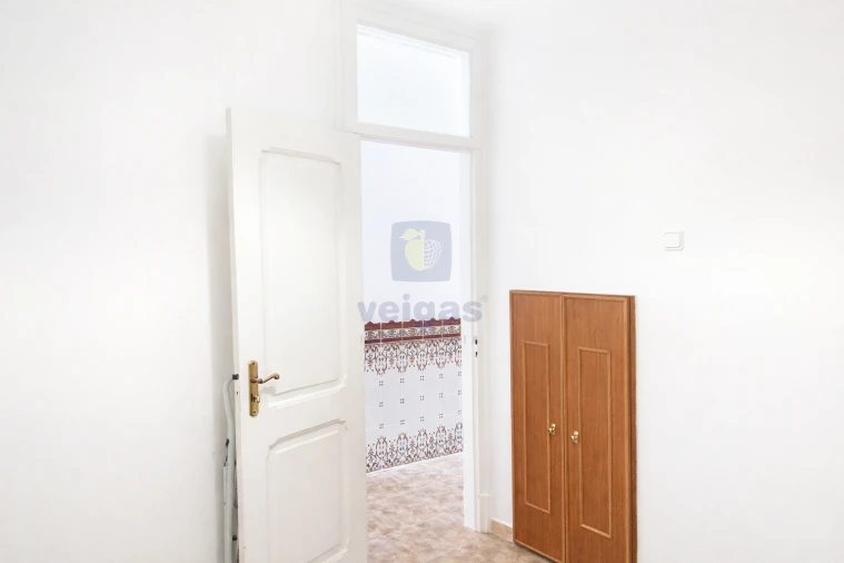 Apartamento T2 para Venda em Campolide Foto 6