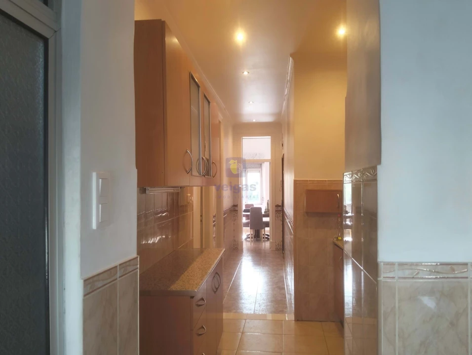 Apartamento T2 para Venda em Campolide Foto 4