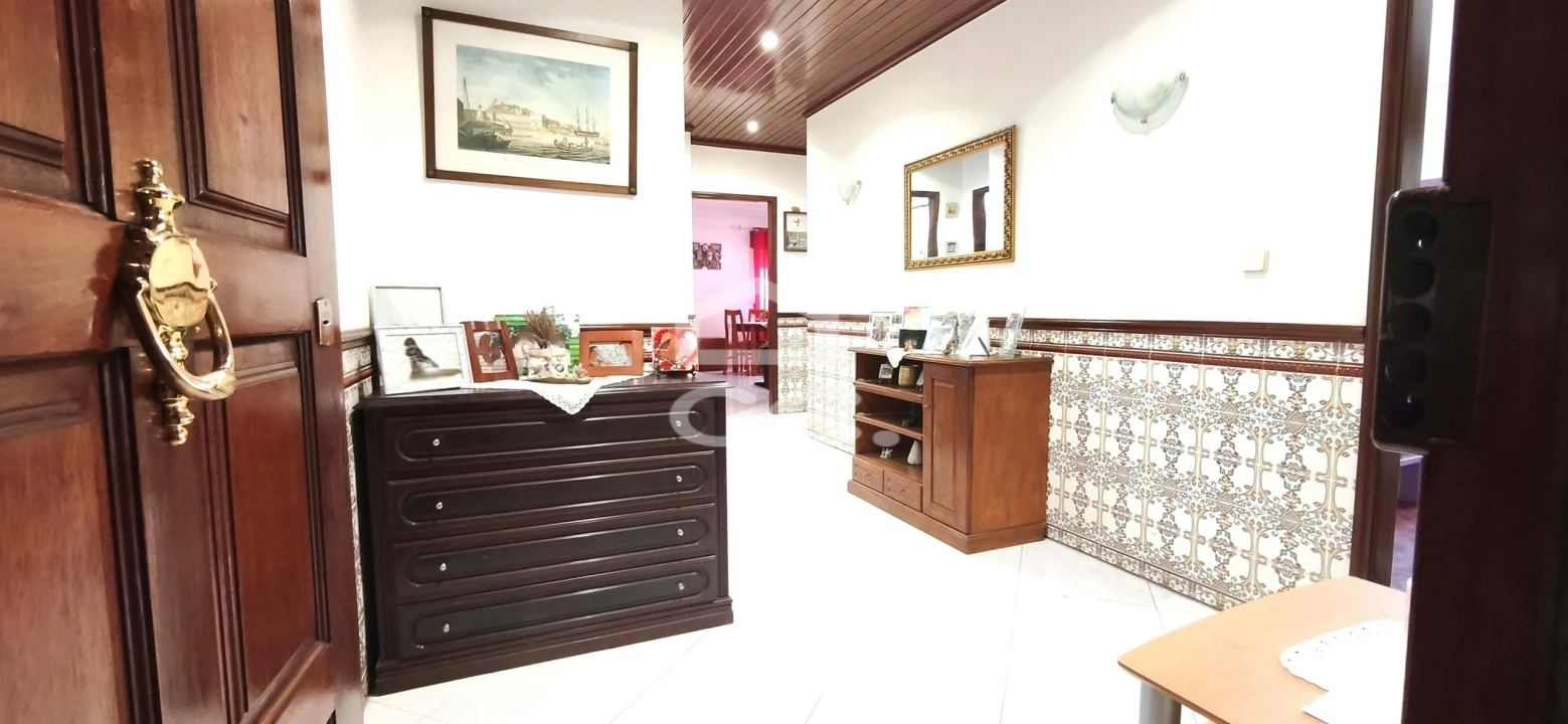 Apartamento T3 para Venda em Ramada e Caneças Foto 2