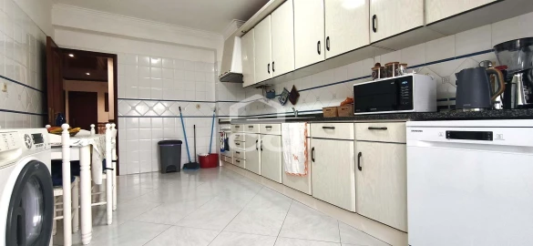 Apartamento T3 para Venda em Ramada e Caneças