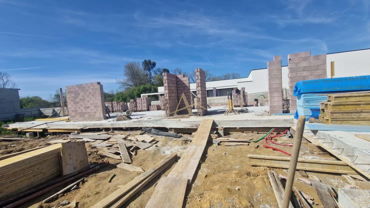 Moradia T4 para Venda em Valadares Foto 17