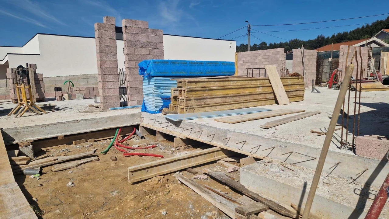 Moradia T4 para Venda em Valadares Foto 14