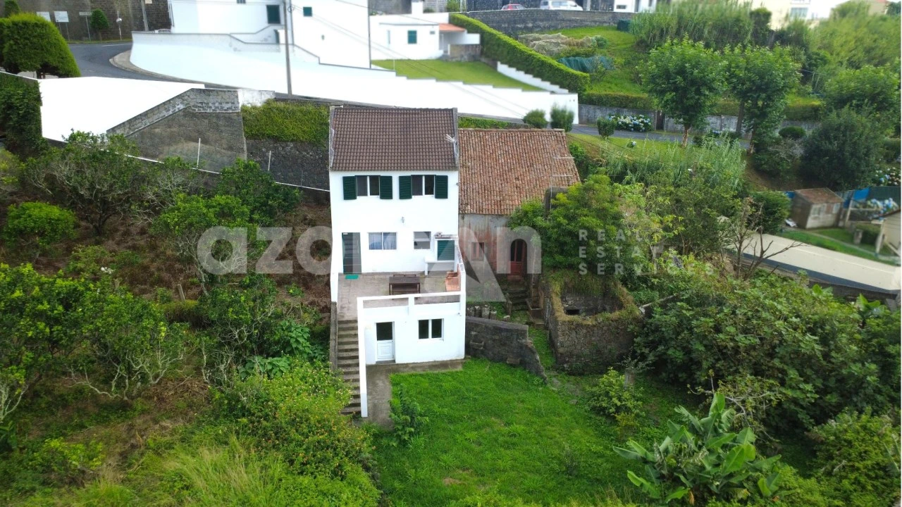 Moradia T5 para Venda em Ribeira Chã Foto 5