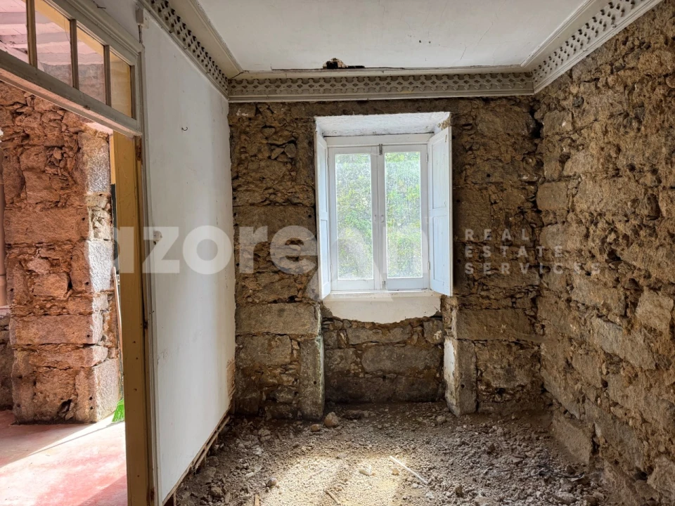 Moradia T5 para Venda em Ribeira Chã Foto 9