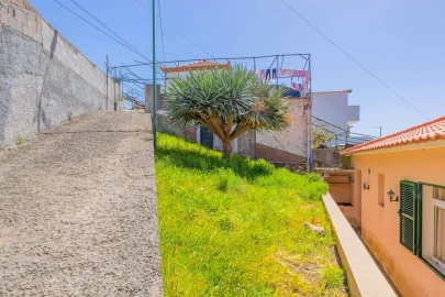 Moradia T3 para Venda em Estreito de Camara de Lobos