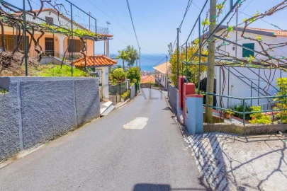 Moradia T3 para Venda em Estreito de Camara de Lobos