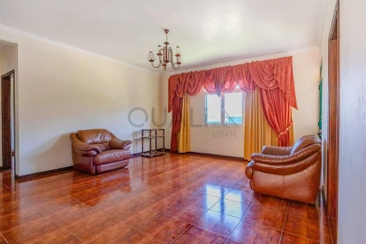 Moradia T3 para Venda em Estreito de Camara de Lobos