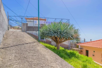 Moradia T3 para Venda em Estreito de Camara de Lobos