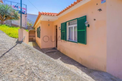 Moradia T3 para Venda em Estreito de Camara de Lobos