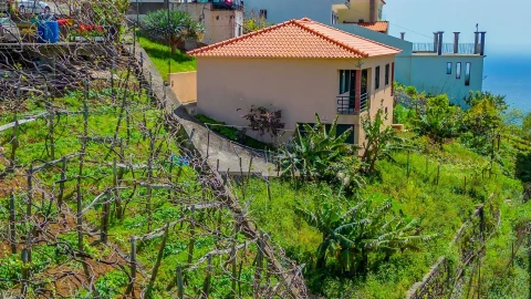 Moradia T3 para Venda em Estreito de Camara de Lobos