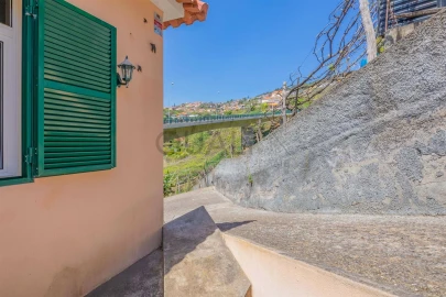 Moradia T3 para Venda em Estreito de Camara de Lobos