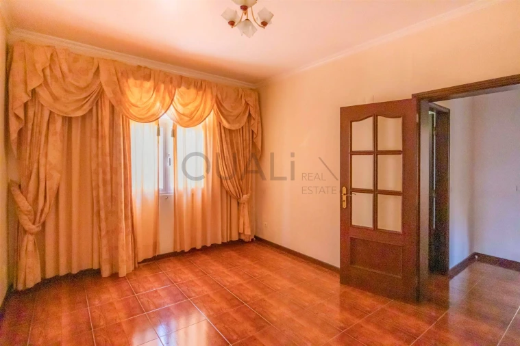 Moradia T3 para Venda em Estreito de Camara de Lobos Foto 14