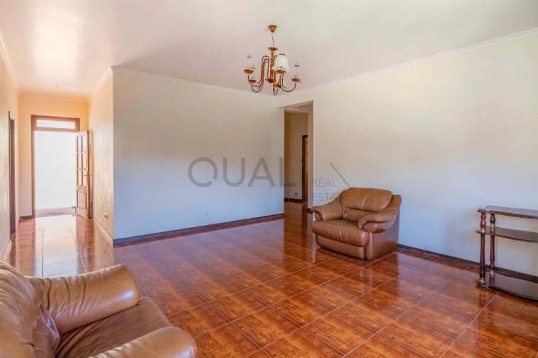 Moradia T3 para Venda em Estreito de Camara de Lobos Foto 4