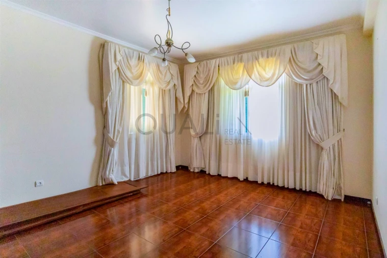 Moradia T3 para Venda em Estreito de Camara de Lobos Foto 11