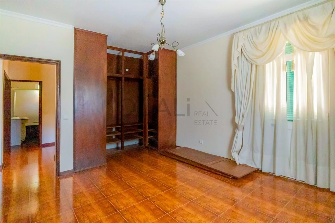 Moradia T3 para Venda em Estreito de Camara de Lobos Foto 12