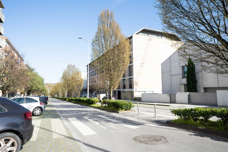 Apartamento T6 para Venda em Creixomil Foto 9