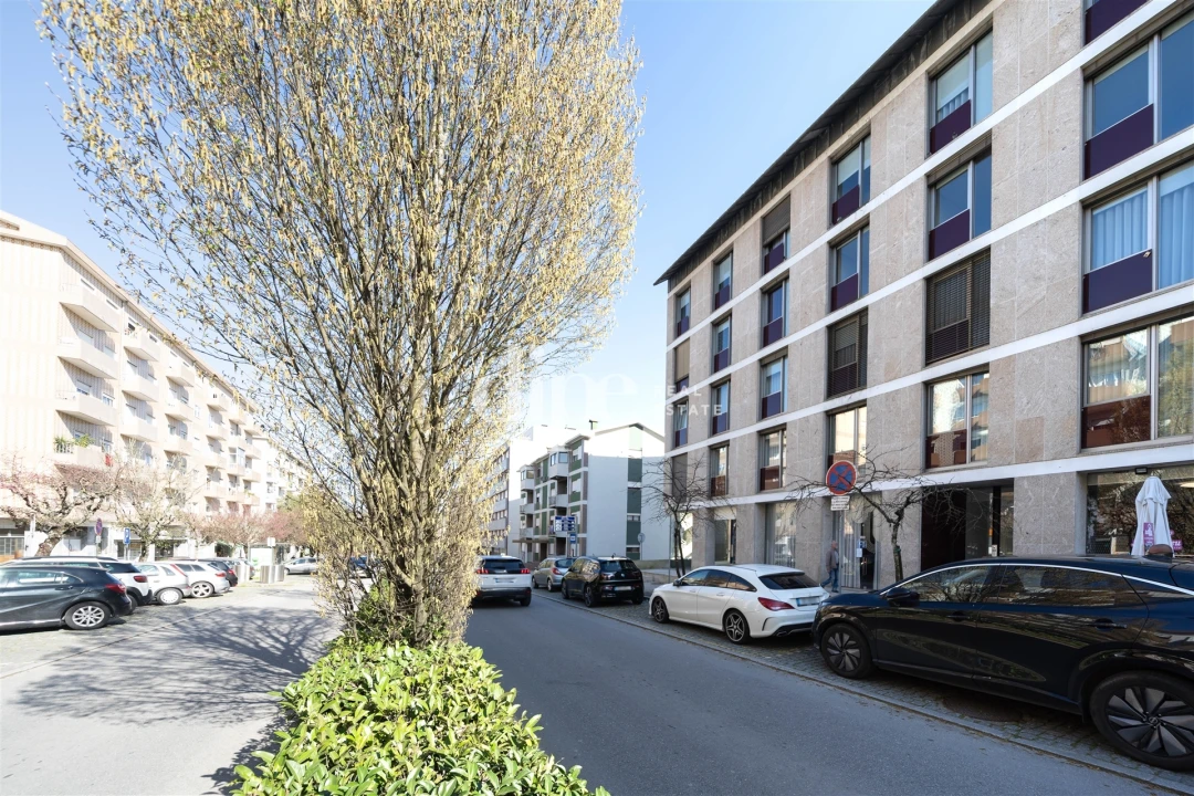 Apartamento T4 para Venda em Creixomil Foto 3