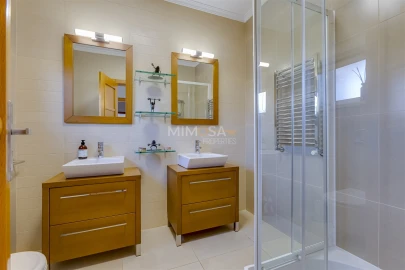 Moradia T5 para Venda em Luz