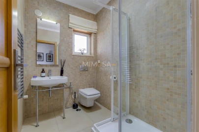 Moradia T5 para Venda em Luz