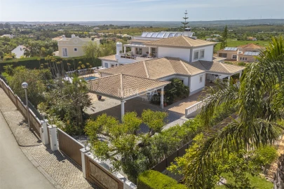 Moradia T5 para Venda em Luz