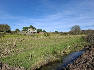 Quinta T0 para Venda em Espinho