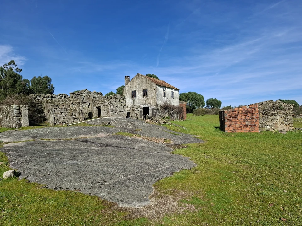 Quinta T0 para Venda em Espinho Foto 1