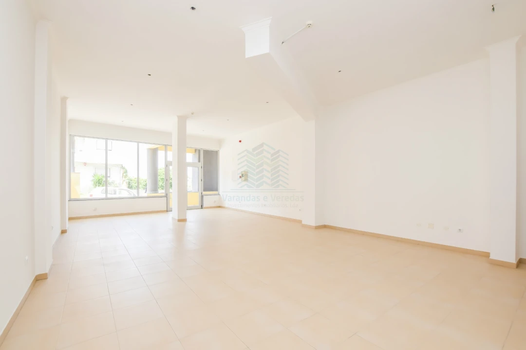 Loja para Venda em Torres Novas (Santa Maria, Salvador e Santiago) Foto 1