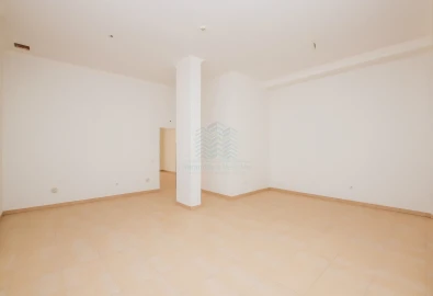 Loja para Venda em Torres Novas (Santa Maria, Salvador e Santiago)