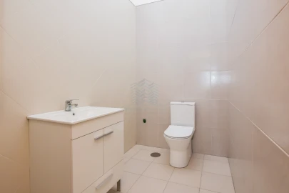 Loja para Venda em Torres Novas (Santa Maria, Salvador e Santiago)