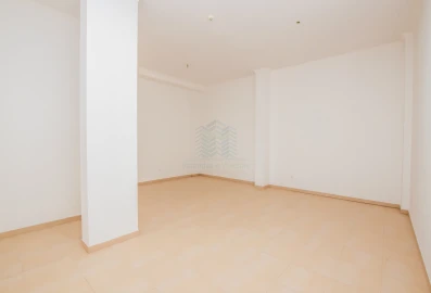 Loja para Venda em Torres Novas (Santa Maria, Salvador e Santiago)