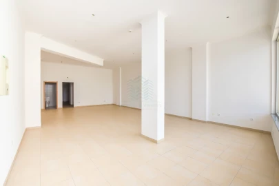 Loja para Venda em Torres Novas (Santa Maria, Salvador e Santiago)