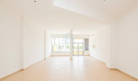 Loja para Venda em Torres Novas (Santa Maria, Salvador e Santiago)