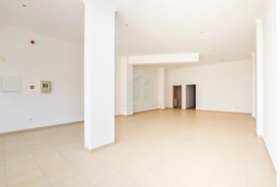 Loja para Venda em Torres Novas (Santa Maria, Salvador e Santiago)