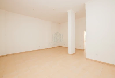 Loja para Venda em Torres Novas (Santa Maria, Salvador e Santiago)