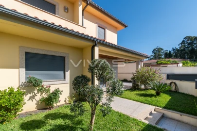 Moradia T4 para Arrendamento em Vila Verde e Barbudo