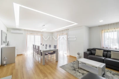 Moradia T4 para Arrendamento em Vila Verde e Barbudo