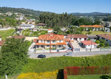 Moradia T4 para Arrendamento em Vila Verde e Barbudo