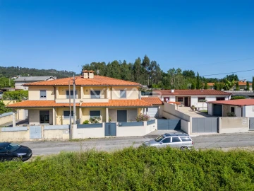 Moradia T4 para Arrendamento em Vila Verde e Barbudo