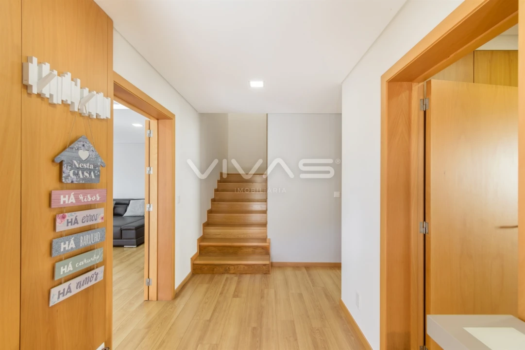 Moradia T4 para Arrendamento em Vila Verde e Barbudo Foto 4